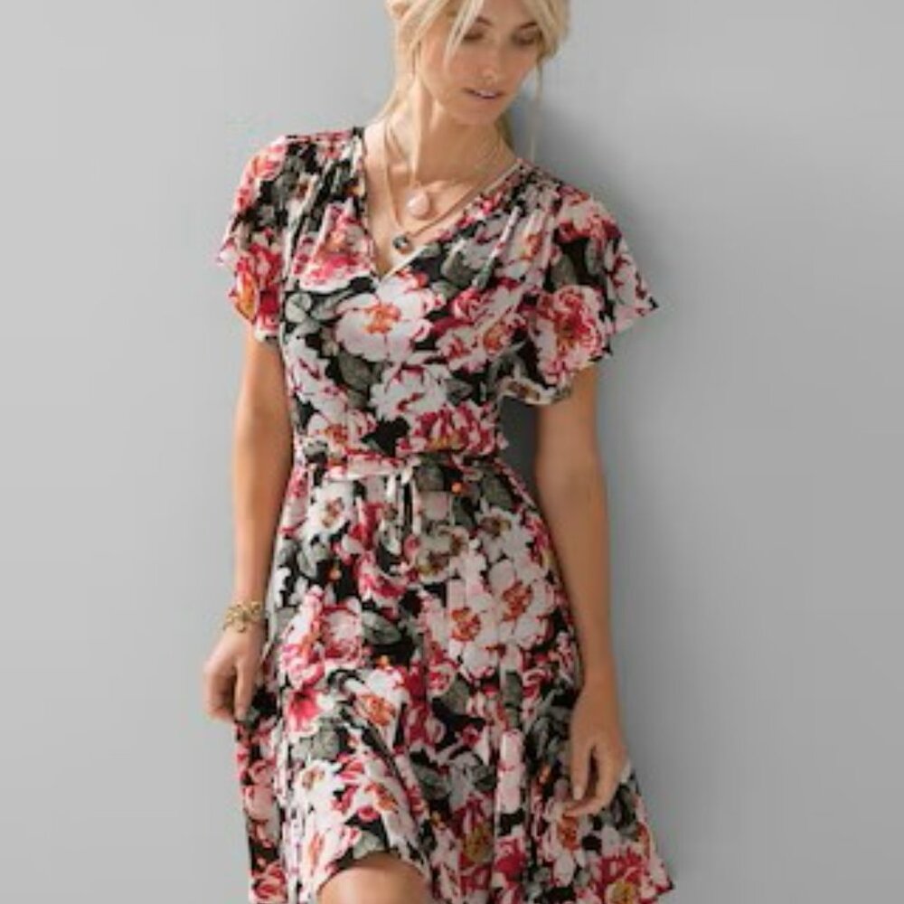 Wrap floral dress. Curve friendly. Sold out in stores
